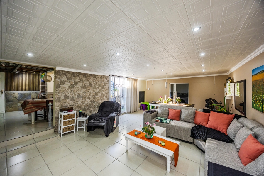 3 Bedroom Property for Sale in Sunnyridge Eastern Cape